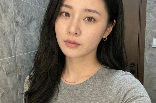 婚前车内激吻出轨玩过 14 位男星47 岁玉女至今未婚无人敢娶