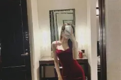 “耍大牌”被富婆贴脸开大口碑下滑是真性情还是低情商？
